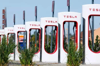 Beyond the Short-Term Noise: Why Most Stock Forecasts Miss the Long-Term Picture